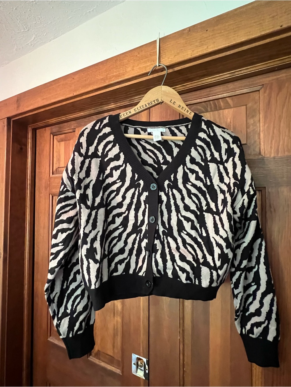 FULL TILT Womens Zebra Cardigan-Medium. Button up crop long sleeve sweater m